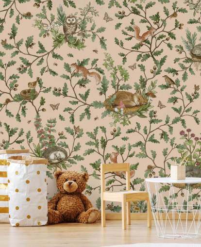 mural infantil personalizado em bege chamado Playful Woods - Beige de Kikki Belle para paredes de berçários e quartos infantis mural infantil personalizado em bege chamado Playful Woods - Beige de Kikki Belle para paredes de berçários e quartos infantis