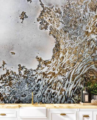 gouden en witte abstracte muurschildering op maat genaamd Aztec Whispers van Petra Meikle de Vlas gouden en witte abstracte muurschildering op maat genaamd Aztec Whispers van Petra Meikle de Vlas