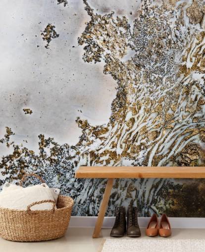 maßgeschneidertes abstraktes Wandbild aus Gold und Weiß namens Aztec Whispers von Petra Meikle de Vlas maßgeschneidertes abstraktes Wandbild aus Gold und Weiß namens Aztec Whispers von Petra Meikle de Vlas