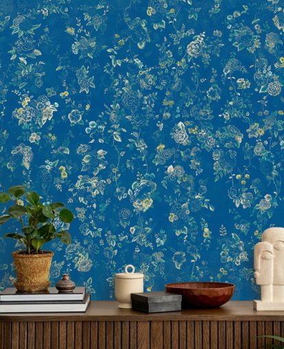 blauwe op maat gemaakte vintage bloemenmuurschildering genaamd Aureline V van Loris Drago voor slaapkamers blauwe op maat gemaakte vintage bloemenmuurschildering genaamd Aureline V van Loris Drago voor slaapkamers