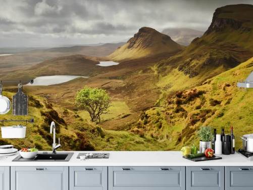 Décoration murale Nuages orageux et montagnes verdoyantes