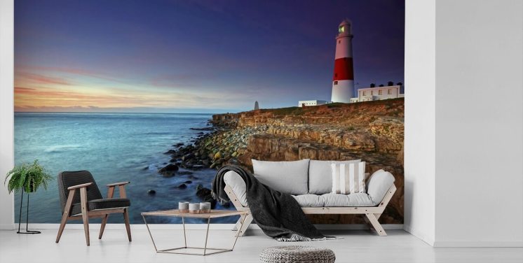 Mural de pared Faro rojo y blanco en un acantilado junto al mar