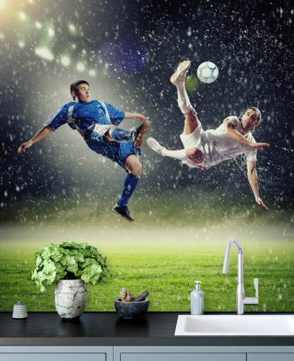 Personalisierbare Fußballtapete in Blau, Grün und Weiß mit dem Titel Zwei Fußballspieler, die den Ball schlagen, für das Kinderzimmer Personalisierbare Fußballtapete in Blau, Grün und Weiß mit dem Titel Zwei Fußballspieler, die den Ball schlagen, für das Kinderzimmer