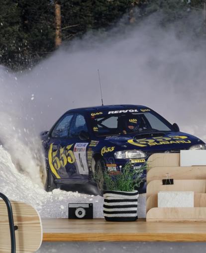 Papier Peint Fresque Course automobile dans la neige Papier Peint Fresque Course automobile dans la neige