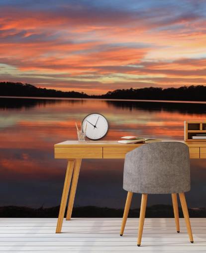 Vaaleanpunainen ja sininen auringonlasku joen seinämaalauksen yli Vaaleanpunainen ja sininen auringonlasku joen seinämaalauksen yli