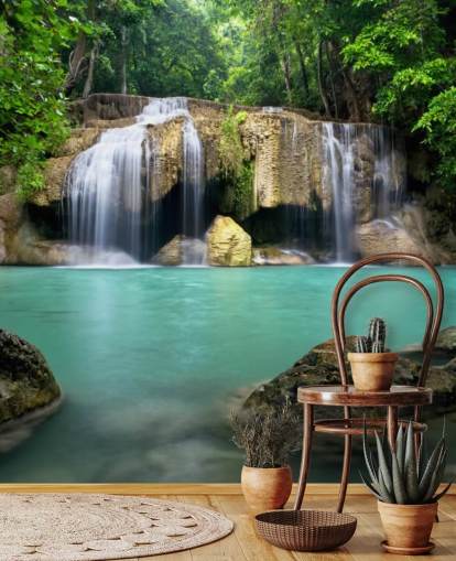 tropisches Wasserfall-Tapetenbild namens Waterfall in Kanchanaburi, Thailand, für Heimbüros, Spas und Yogastudios tropisches Wasserfall-Tapetenbild namens Waterfall in Kanchanaburi, Thailand, für Heimbüros, Spas und Yogastudios