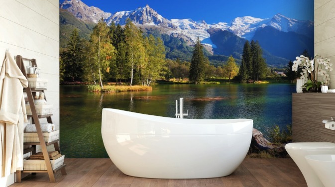 blauw en groen aanpasbaar meerbehang genaamd Snow Capped Mountains voor slaapkamer of kantoor