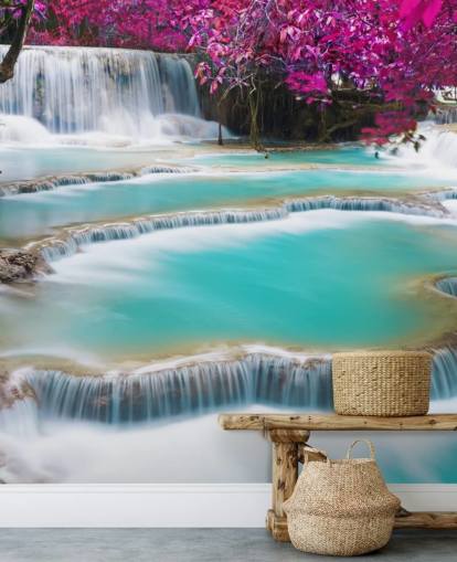 turquoise en roze op maat gemaakte muurschildering genaamd Kuang Si Waterfall voor slaapkamers, eetkamers en ontspanningsruimtes turquoise en roze op maat gemaakte muurschildering genaamd Kuang Si Waterfall voor slaapkamers, eetkamers en ontspanningsruimtes