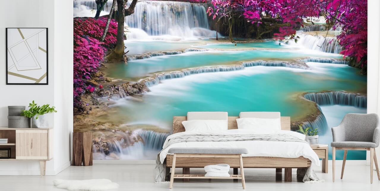 individuelle Wandtapete in Türkis und Rosa mit dem Namen Kuang Si Waterfall für Schlafzimmer, Esszimmer und Entspannungsräume