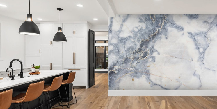 hvit og blå tilpassbar marmor tapet veggmaleri kalt White Marble for kjøkken og bad