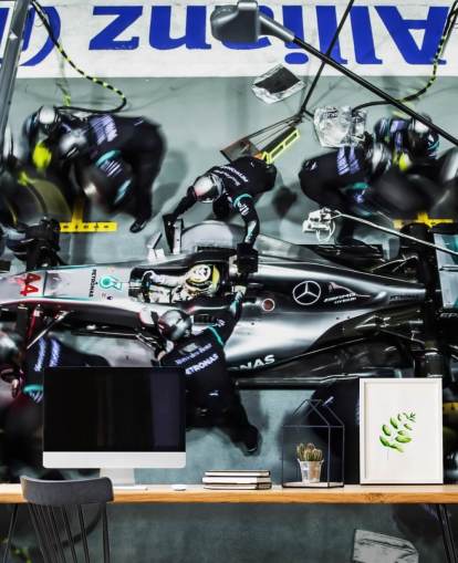 Mechanik mit Lewis Hamiltons Auto-Tapete Mechanik mit Lewis Hamiltons Auto-Tapete