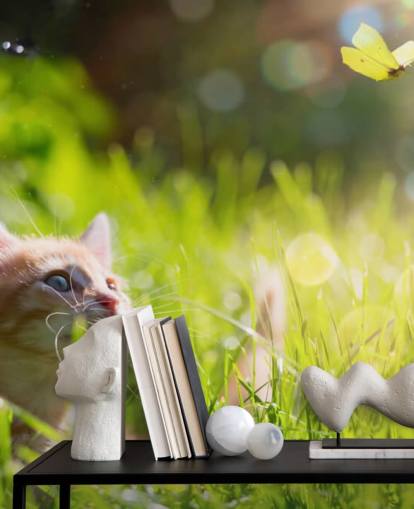 Lindo gatito jengibre viendo una mariposa fondo de pantalla Lindo gatito jengibre viendo una mariposa fondo de pantalla