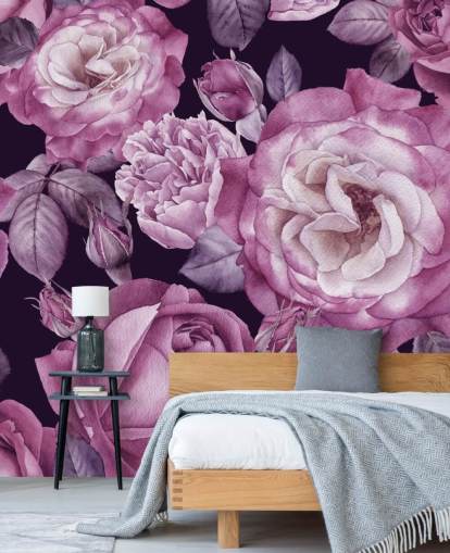 carta da parati murale floreale personalizzabile viola chiamata Ultra Violet Roses Dark Floral per camere da letto, salotti e sale da pranzo carta da parati murale floreale personalizzabile viola chiamata Ultra Violet Roses Dark Floral per camere da letto, salotti e sale da pranzo