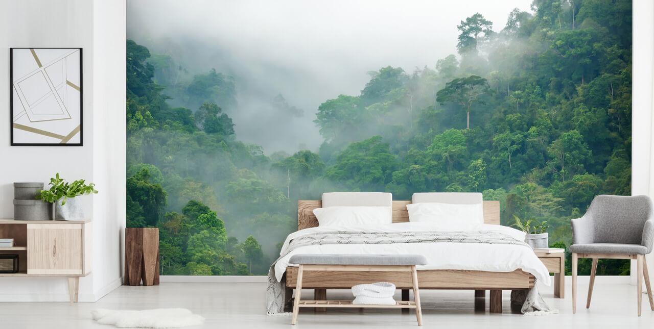 alberi nebbiosi nella carta da parati della foresta alberi nebbiosi nella carta da parati della foresta