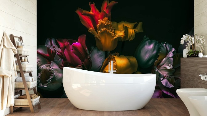 mørkt blomstertapet vægmaleri kaldet Exotic Blooms til soveværelser og stuer