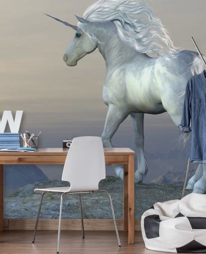 Decorazione murale con unicorno in piedi su una montagna Decorazione murale con unicorno in piedi su una montagna