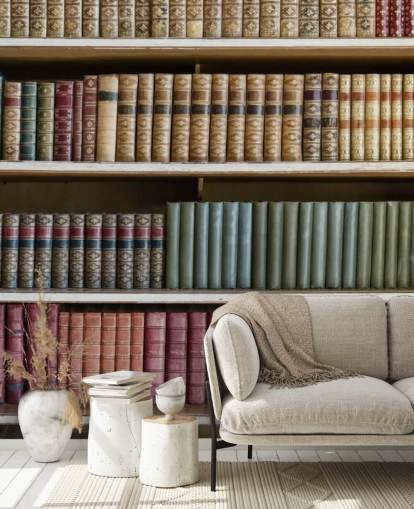 Livros de couro no papel de parede da estante Livros de couro no papel de parede da estante