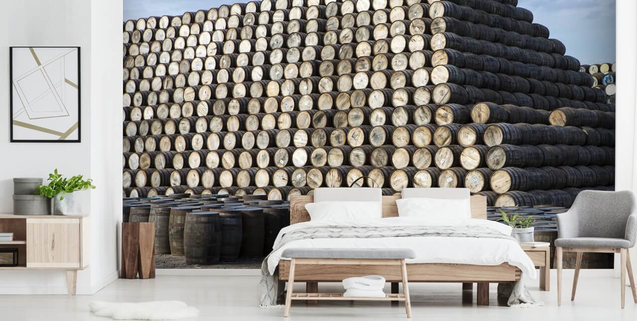 Décoration murale de fûts de whisky empilés