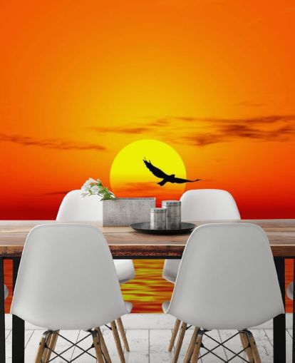 Vogel vliegen over de oceaan bij zonsondergang muurschildering Vogel vliegen over de oceaan bij zonsondergang muurschildering