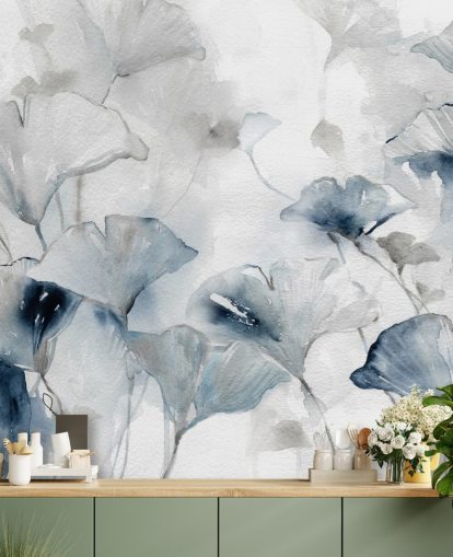 mural de papel de parede floral personalizável branco e azul chamado Glorious Ginko de Carol Robinson para banheiros e quartos mural de papel de parede floral personalizável branco e azul chamado Glorious Ginko de Carol Robinson para banheiros e quartos