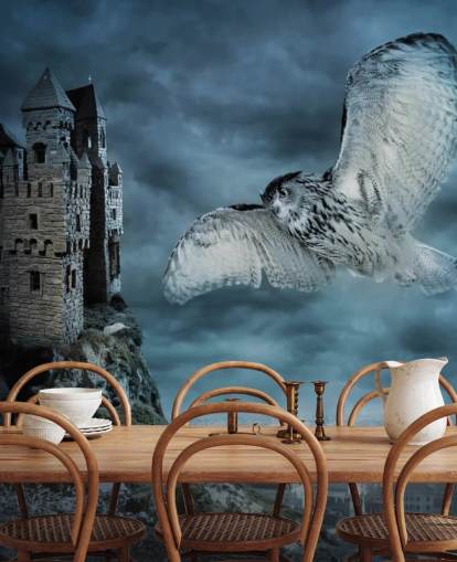 Coruja voando ao redor do antigo muro do castelo Coruja voando ao redor do antigo muro do castelo