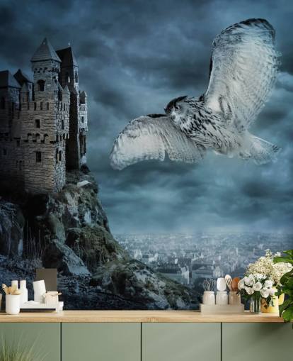 Eule fliegt um das alte Schloss herum Fototapete Eule fliegt um das alte Schloss herum Fototapete