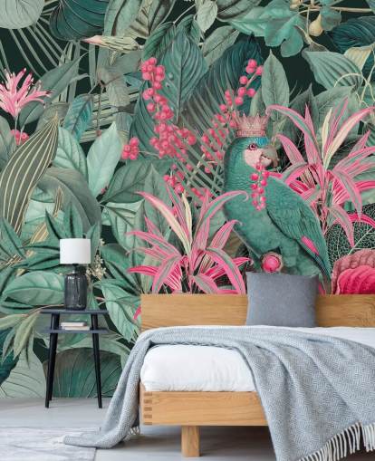 groen en roze personaliseerbaar tropisch behang genaamd King of Parrots van Andrea Haase voor slaapkamers groen en roze personaliseerbaar tropisch behang genaamd King of Parrots van Andrea Haase voor slaapkamers