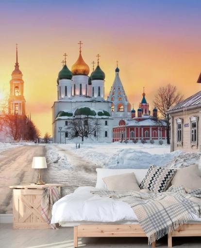 Ryska Golden Tak Kyrka i snöig stad vid solnedgången Bakgrund Ryska Golden Tak Kyrka i snöig stad vid solnedgången Bakgrund