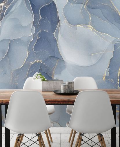 mural de papel de parede de mármore personalizável azul e dourado chamado Overlapping Shades of Blue para cozinhas e banheiros mural de papel de parede de mármore personalizável azul e dourado chamado Overlapping Shades of Blue para cozinhas e banheiros