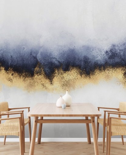 carta da parati astratta blu scuro, oro e bianco chiamata Blue Mist di Elisabeth Fredriksson per camere da letto o salotti carta da parati astratta blu scuro, oro e bianco chiamata Blue Mist di Elisabeth Fredriksson per camere da letto o salotti