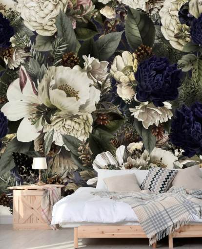 mural de papel pintado floral azul oscuro y blanco llamado Midnight Bouquet de Uta Naumann para dormitorios mural de papel pintado floral azul oscuro y blanco llamado Midnight Bouquet de Uta Naumann para dormitorios