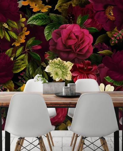 lila, rosa und grüne Blumentapete namens Pink Rose Jungle von Uta Naumann für Schlafzimmer und Wohnzimmer lila, rosa und grüne Blumentapete namens Pink Rose Jungle von Uta Naumann für Schlafzimmer und Wohnzimmer