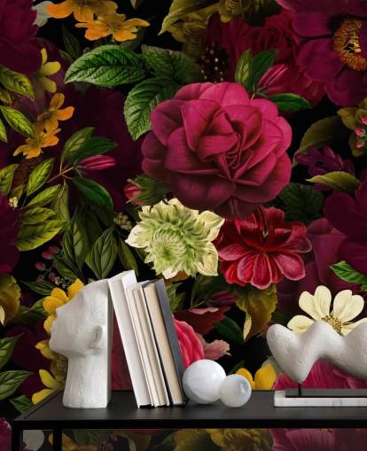 lila, rosa und grüne Blumentapete namens Pink Rose Jungle von Uta Naumann für Schlafzimmer und Wohnzimmer lila, rosa und grüne Blumentapete namens Pink Rose Jungle von Uta Naumann für Schlafzimmer und Wohnzimmer