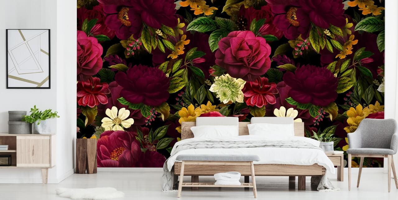 papier peint mural floral violet, rose et vert appelé Pink Rose Jungle par Uta Naumann pour les chambres et les salons