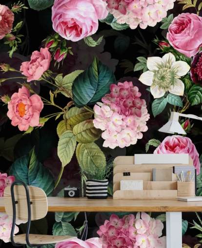 Decorazione murale con rose rosa e foglie verdi Decorazione murale con rose rosa e foglie verdi