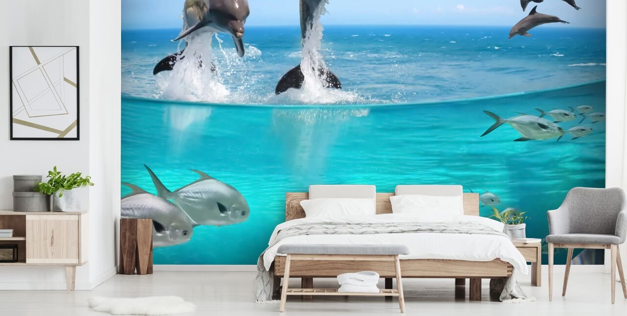Decorazione murale con delfini che giocano sull'acqua