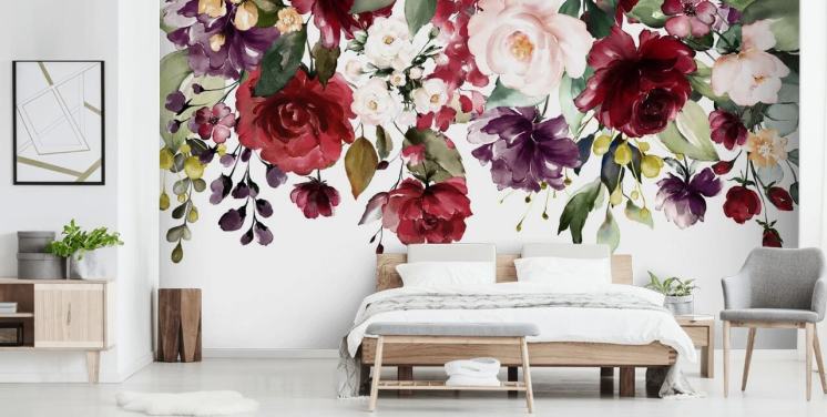 kastanjanruskea kukkatapetti nimeltä Flower Chandelier makuuhuoneisiin, olohuoneisiin ja ruokasaleihin
