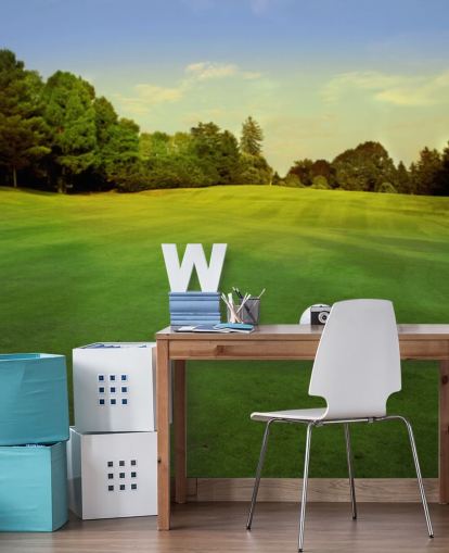 Golf-Abschlag auf sonnigem Kurs Golf-Abschlag auf sonnigem Kurs