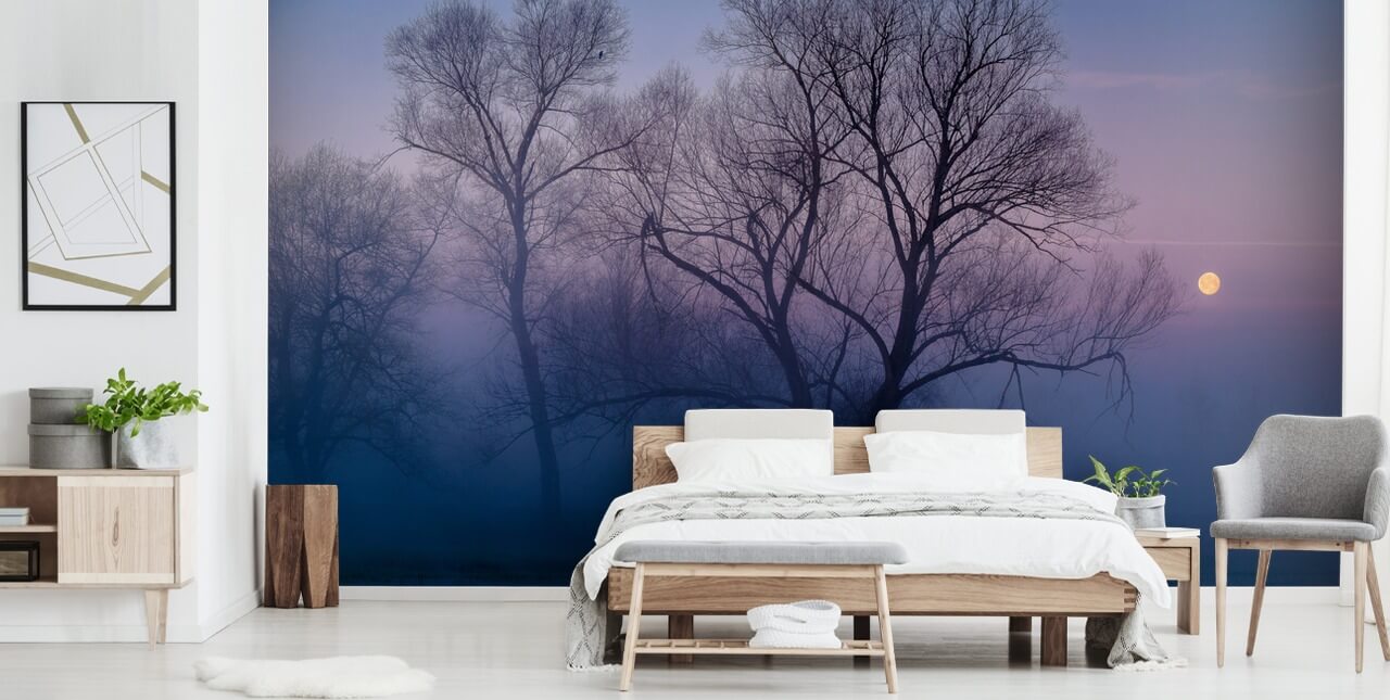 blaue neblige Baum-Tapete