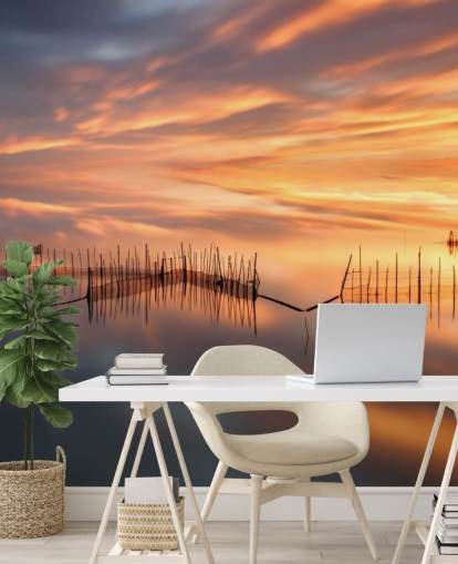 silhouettes résille dans l'océan contre le papier peint du ciel coucher de soleil silhouettes résille dans l'océan contre le papier peint du ciel coucher de soleil