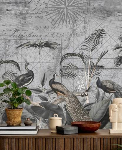 Grau illustrierte Pfauentapete namens Peacocks Clan 4 von Andrea Haase für Schlafzimmer und Wohnzimmer Grau illustrierte Pfauentapete namens Peacocks Clan 4 von Andrea Haase für Schlafzimmer und Wohnzimmer