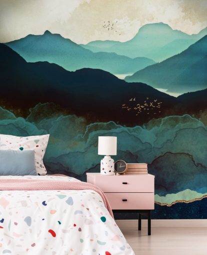 carta da parati murale personalizzata indaco e blu chiamata Indigo Mountains di SpaceFrog Designs per salotti carta da parati murale personalizzata indaco e blu chiamata Indigo Mountains di SpaceFrog Designs per salotti