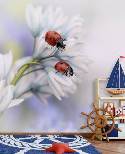 Marihøner på hvite blomster veggmaleri Marihøner på hvite blomster veggmaleri