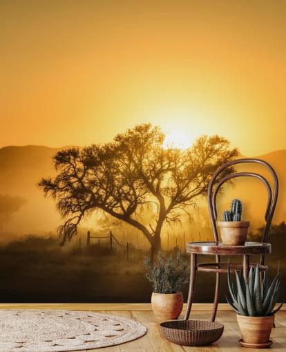 Gouden zonsopgang tegen boombehang Gouden zonsopgang tegen boombehang