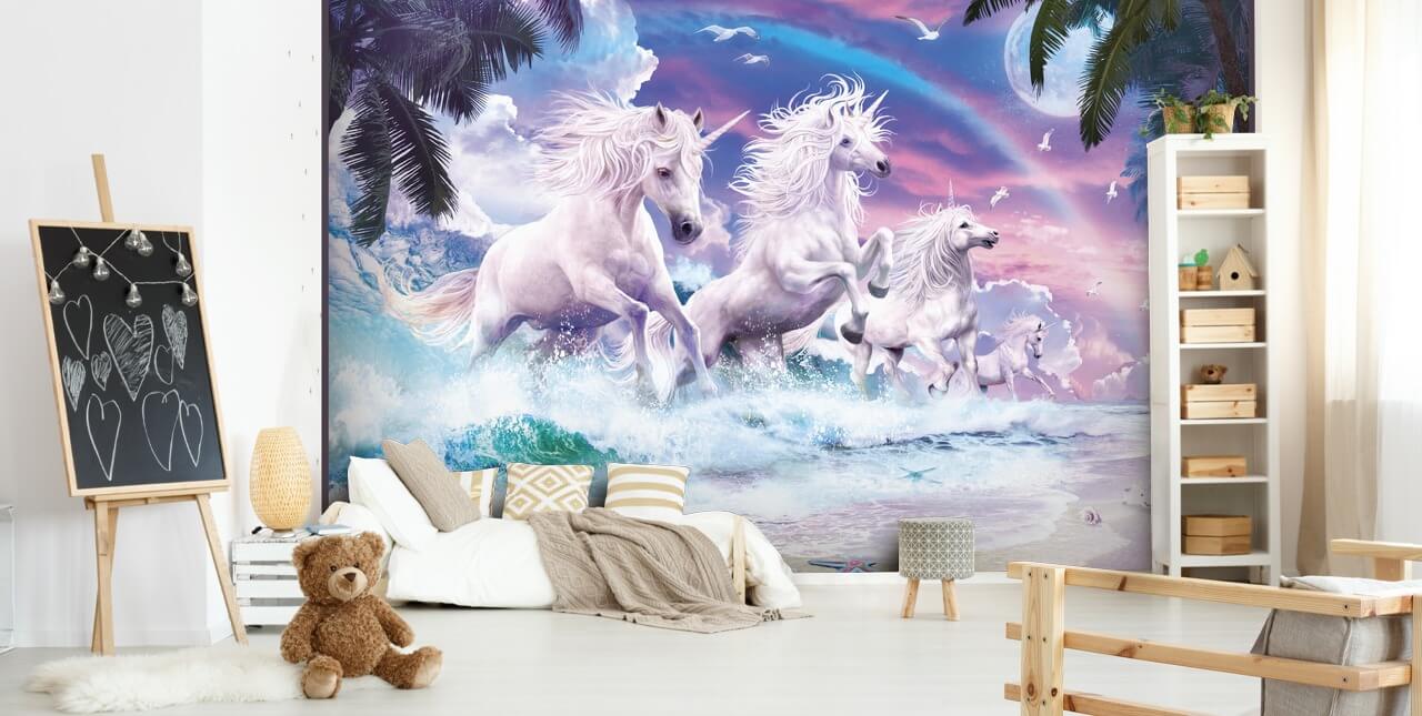 eenhoorns die uit zee lopen in pastel stranddecorbehang