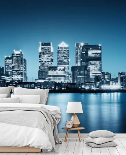 blauw-witte muurschildering van de skyline van Londen genaamd Canary Wharf uit Greenwich voor kantoren blauw-witte muurschildering van de skyline van Londen genaamd Canary Wharf uit Greenwich voor kantoren