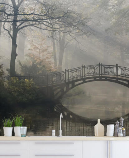 parc d'arbres brumeux et calme avec rivière et pont papier peint parc d'arbres brumeux et calme avec rivière et pont papier peint