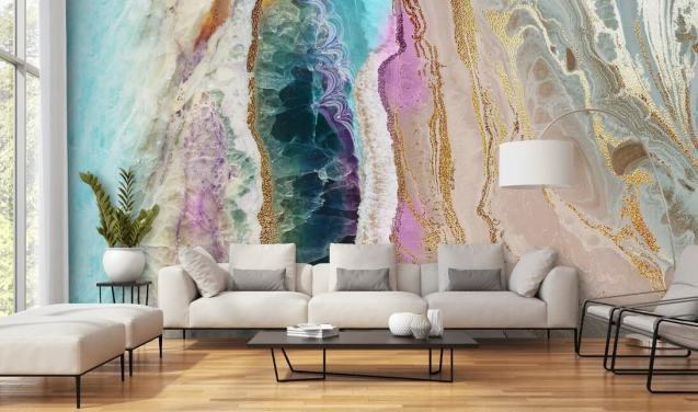 paarse, roze en gouden aanpasbare geodebehangmuurschildering genaamd Rock Pool Beach van Lara Skinner voor lounges