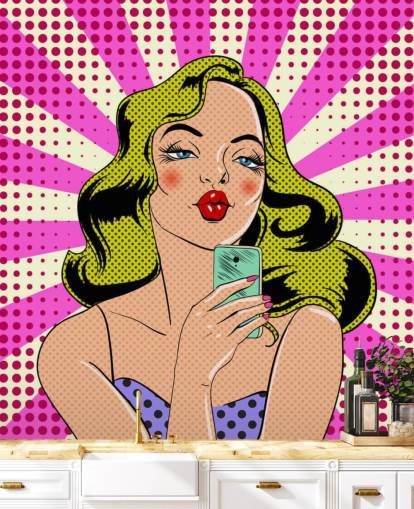 senhora loira segurando um telefone e fazendo beicinho no papel de parede de pop art senhora loira segurando um telefone e fazendo beicinho no papel de parede de pop art