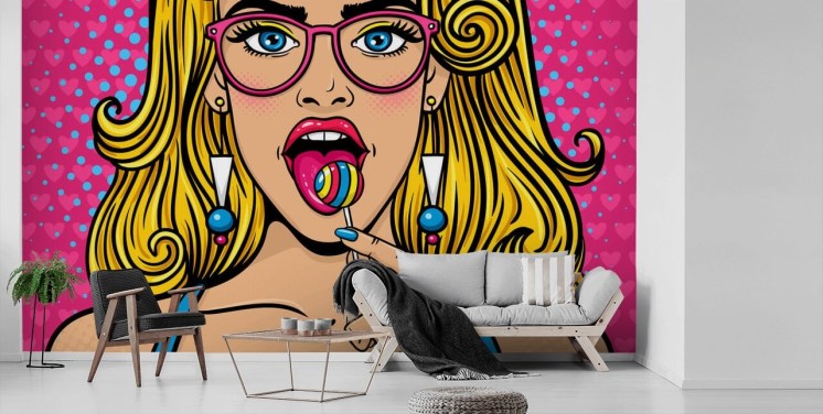 blondes Mädchen trägt Brille mit Lollypop im Mund Tapete